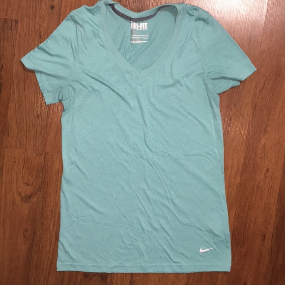 Women’s Nike Tees - Picture 2 of 7